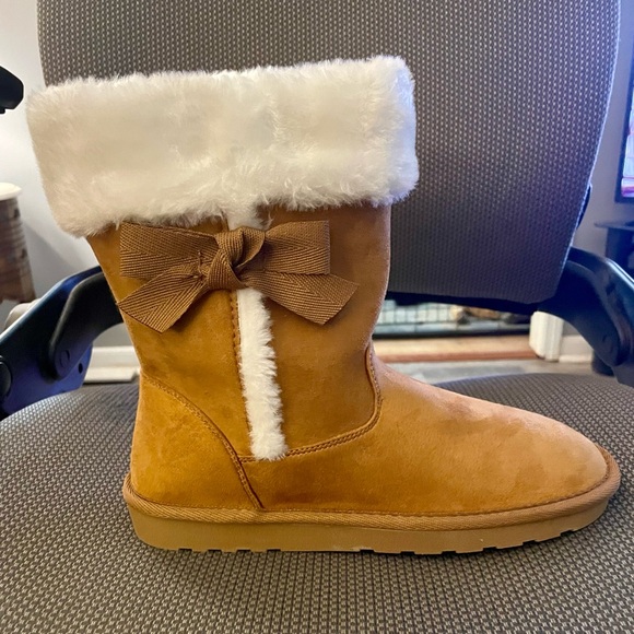 Ocean+Coast - Women's Tan Fur-Lined Boots with Bow - Picture 1 of 5